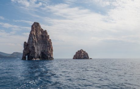 Isole Eolie, faraglioni