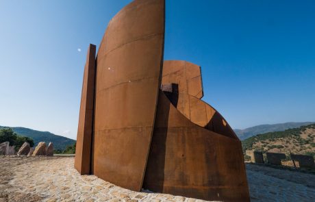 Fiumara d'Arte - Una curva gettata alle spalle del tempo