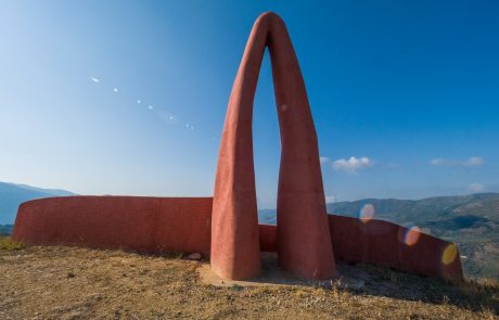 Fiumara d'Arte - Stele al labirinto