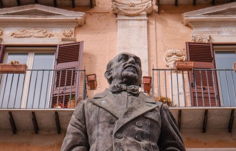 Porto Empedocle-Statua di Pirandello